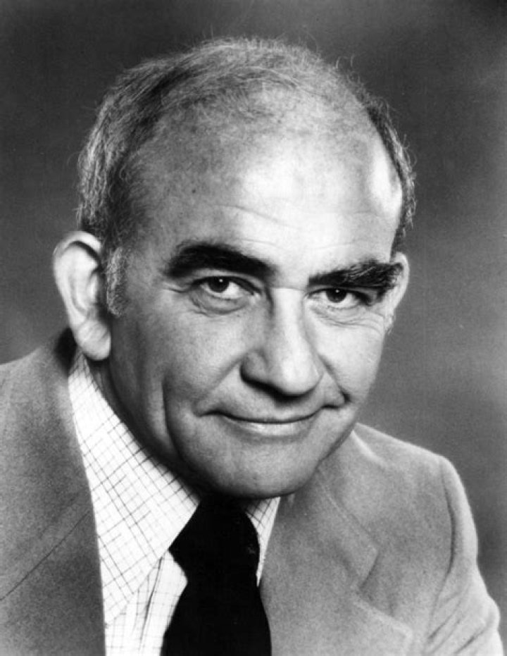 Ed Asner during an interview with KTLA in 2020. [Left] Mary Tyler Moore and Ed Asner as their characters on "The Mary Tyler Moore Show" in the 70s.[ [Right] | Photo: 5 Getty Images 