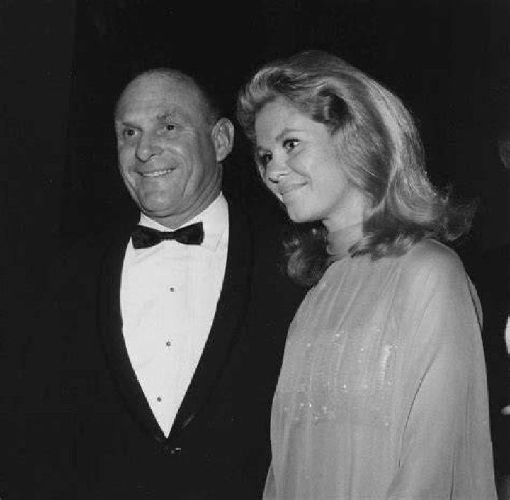 Elizabeth Montgomery, William Asher, William Allen Asher, and Tobert Deverell Asher at their home in February, 1966. | Image: Getty Images.