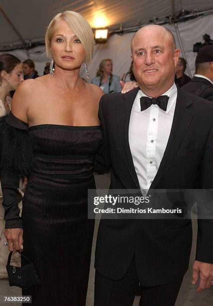 Ellen Barkin and Ron Perelman during 2002 Vanity Fair Oscar Party | Photo: Getty Images