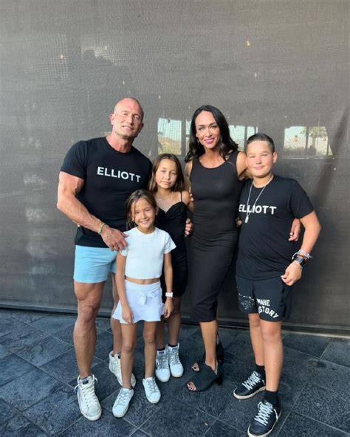 Elliott Dexter height, Age, Wife, Date of birth, net worth, career and biography &raquo;