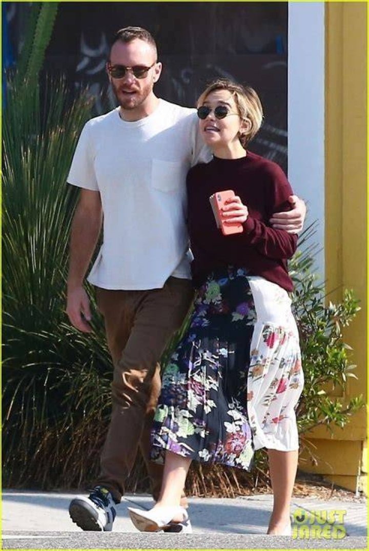 Emilia Clarke and boyfriend Charlie McDowel Out in Venice 08 GotCeleb