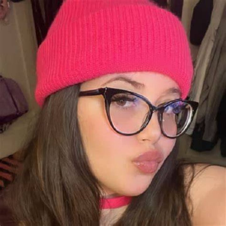 emmahixofficial / emmahix_xo leaked nude photo from OnlyFans and Patreon 0102