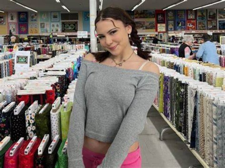 Ester Dobrik Biography, Age, Height, Boyfriend, Net Worth