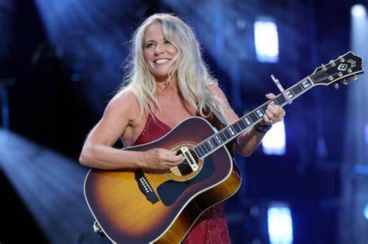 Fans compare Deana Carter and June Carter photos