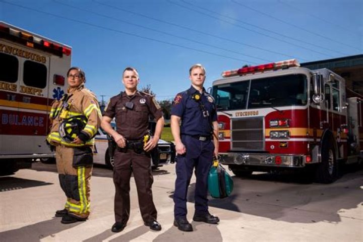 First responders work the scene of a shooting at a Fourth of July parade on July 4, 2022 in Highland Park, Illinois. (Photo by Jim Vondruska/Getty Images.)