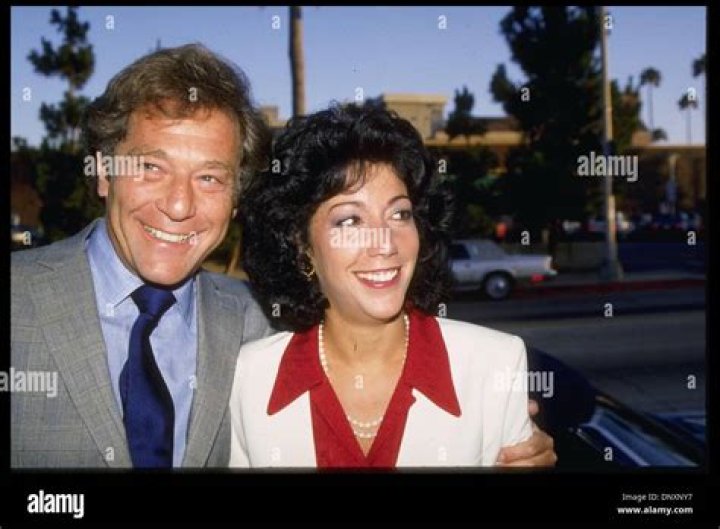 George Segal and wife Linda Rogoff on January 10, 1986 at Spago Restaurant in West Hollywood | Photo: Getty Images