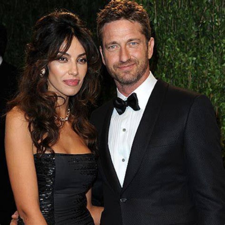 Gerard Butler 2024 Wife, net worth, tattoos, smoking & body facts Taddlr