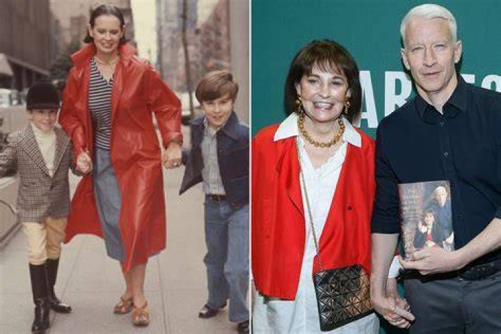 Gloria Vanderbilt poses with her two sons Anderson Cooper and Carter Vanderbilt Cooper on March 1,1976, in New York, New York. | Source: Getty Images