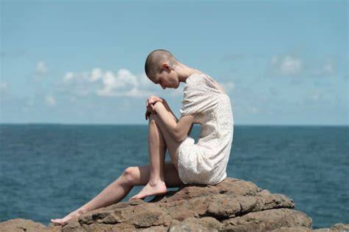 Grief-striken woman. | Photo: Shutterstock