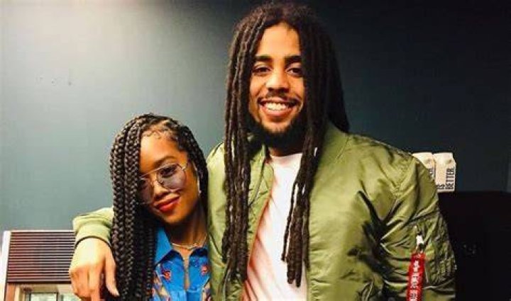 H.E.R. Boyfriend Who Is The Singer Dating Now In 2021? The Artistree