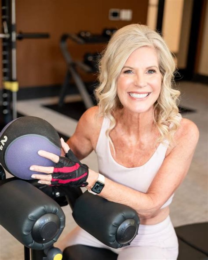 Harrah Brown lifting dumbbells in a video dated April 24, 2023 | Source: 
