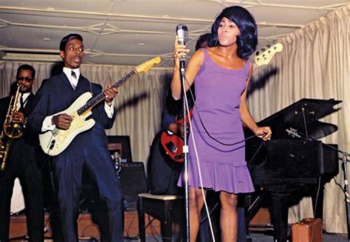 Ike and Tina Turner at a press interview in London, 1975 | Source: Getty Images