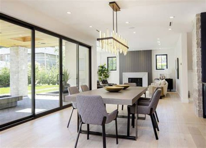 Inside the dinning area of John Stamos's Beverly Hills home. | Source: YouTube/Architectural Digest
