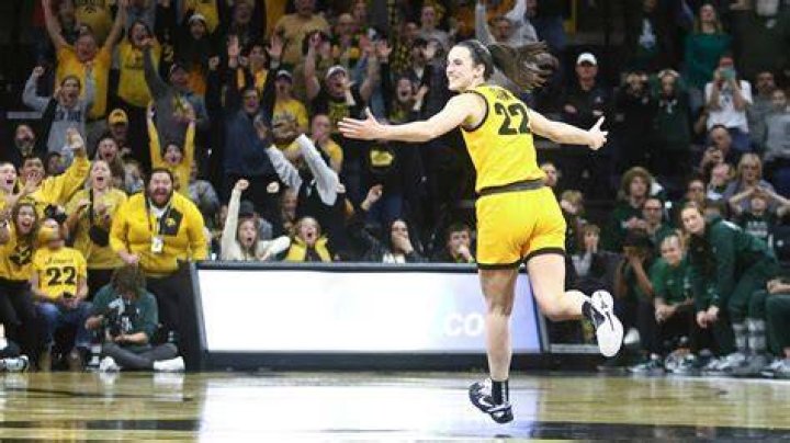 Iowa&rsquo;s Caitlin Clark sinks buzzerbeater from halfcourt logo to push Hawkeyes past Michigan