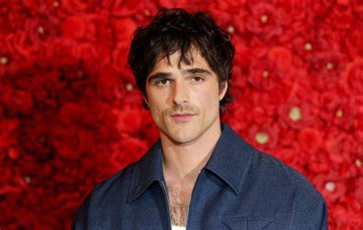 Jacob Elordi Says 'Bothers Him' When People Talk About His Body J14
