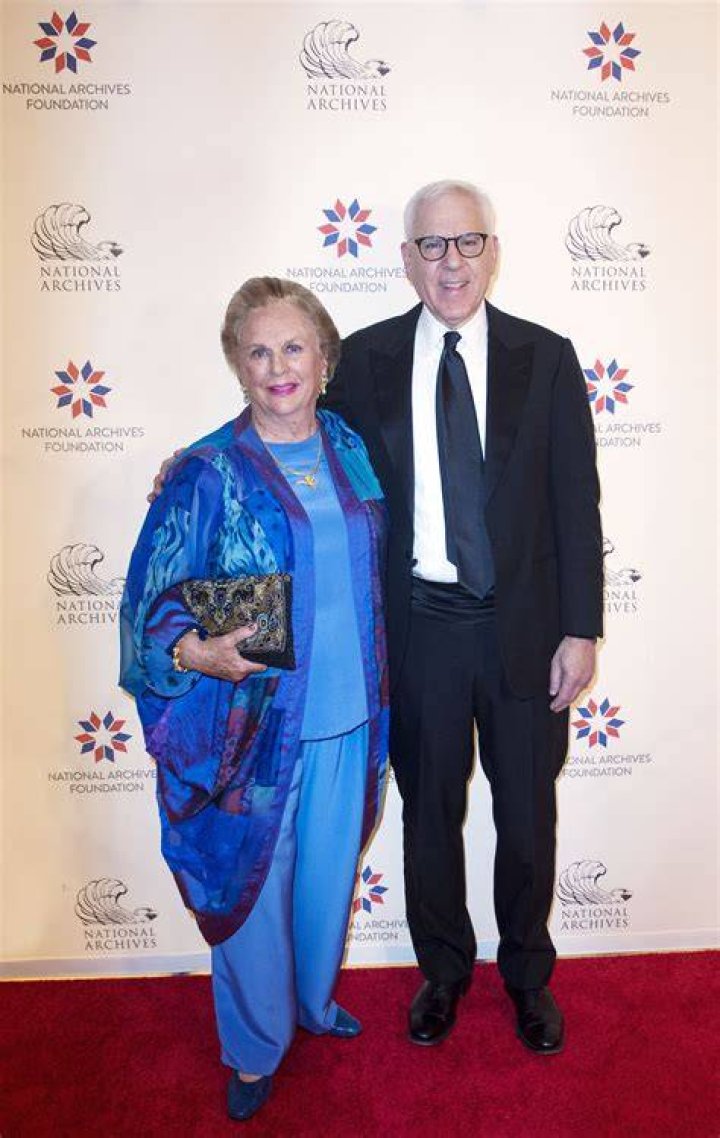 Jacqueline Badger Mars and David Rubenstein arrive at National Archives Foundation Honors "Hamilton's" Lin-Manuel Miranda, Thomas Kail & Ron Chernow on September 25, 2016 | Photo: GettyImages
