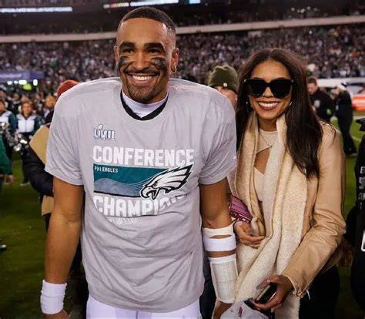 Jalen Hurts Girlfriend, Dating, Family, Height, Net Worth
