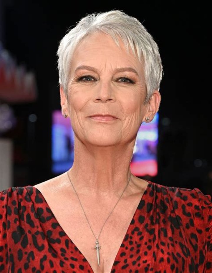 Jamie Lee Curtis at the "Freaky Friday" premiere In London on December 14, 2003 | Source: Getty Images