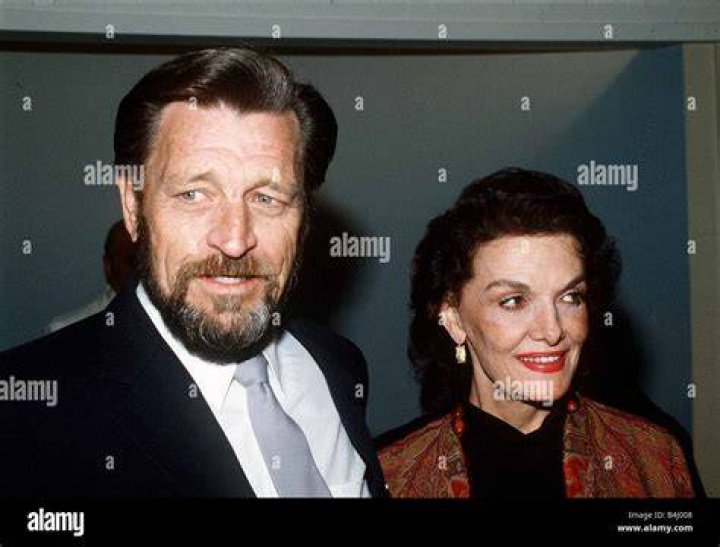 Jane Russell and her husband, Bob Waterfield, pose with their adopted son, Tommy. | Photo: Getty Images