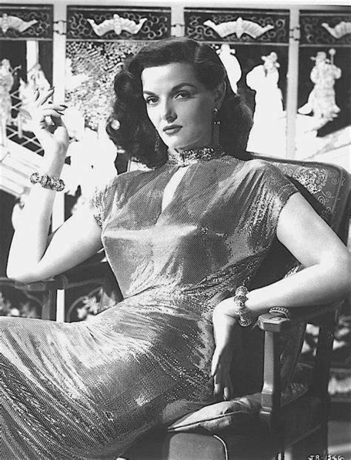 Jane Russell poses for a portrait in August 1987 in Los Angeles, California. | Photo: Getty Images