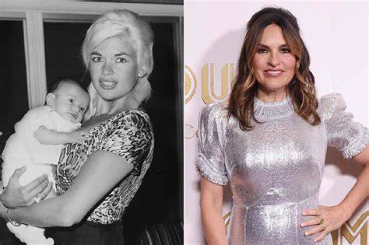 Jayne Mansfield with a six-week-old Mariska Hargitay, in March 1964 | Source: Getty Images