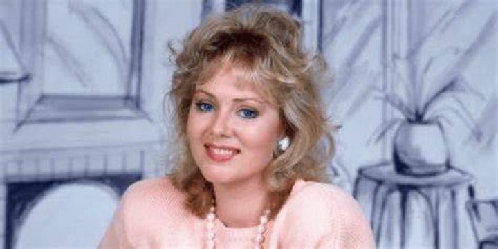 Jean Smart, as Charlene Frazier, and Richard Gilliland, as J.D., star in the 'Reese's Friend' episode of the CBS television series "Designing Women" on February 4, 1987. | Source: Getty Images