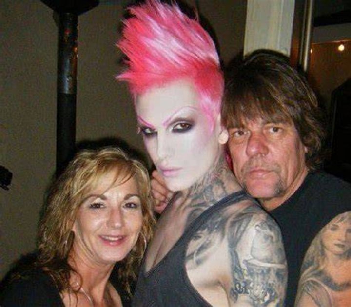 Jeffree Star's Parents: He Had a Complicated Relationship with His Mother & His Father Passed Years Ago