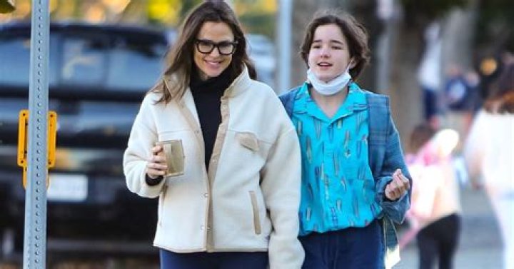Jennifer Garner and Seraphina Affleck on December 13, 2013, in Los Angeles, California | Source: Getty Images