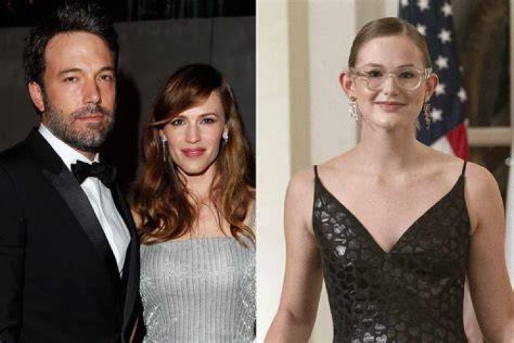 Jennifer Garner, Violet Affleck and Seraphina Affleck are seen on October 7, 2011 in Los Angeles, California. | Source: Getty Images