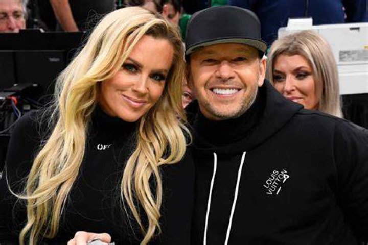 Jenny McCarthy and Donnie Wahlberg attend Fox's "The Masked Singer" Premiere Karaoke Event at The Peppermint Club. | Photo: Getty Images