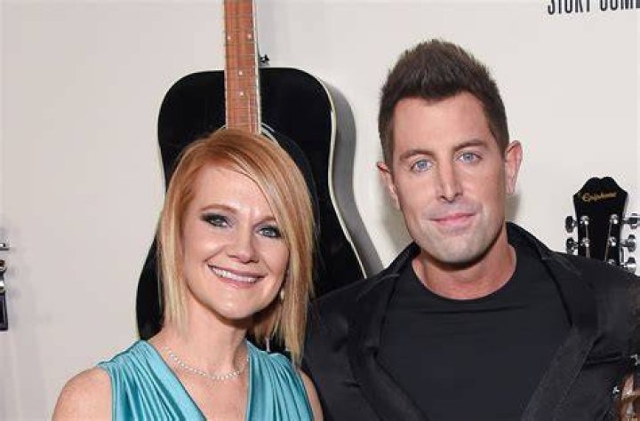 Jeremy Camp and wife Adrienne Camp at the Nokia Theatre on November 18, 2007 in Los Angeles, California. | Photo: Getty Images