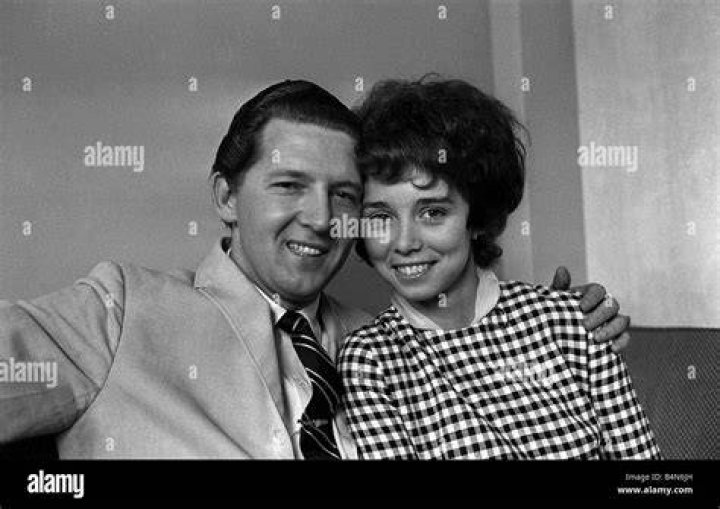 Jerry Lewis, his first wife Patti Palmer, and two of their sons | Photo: YouTube/Sussex Daily News Ver.2