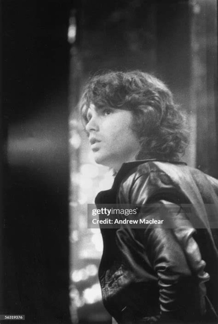 Jim Morrison making a television appearance in Britain, circa 1970. | Photo: Getty Images
