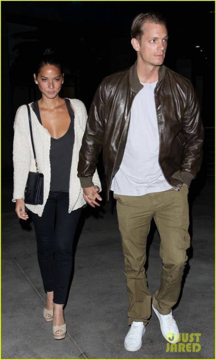 Joel Kinnaman and Olivia Munn attend the Sacramento Kings vs New York Knicks game at Madison Square Garden, on February 12, 2014, in New York City. | Source: Getty Images