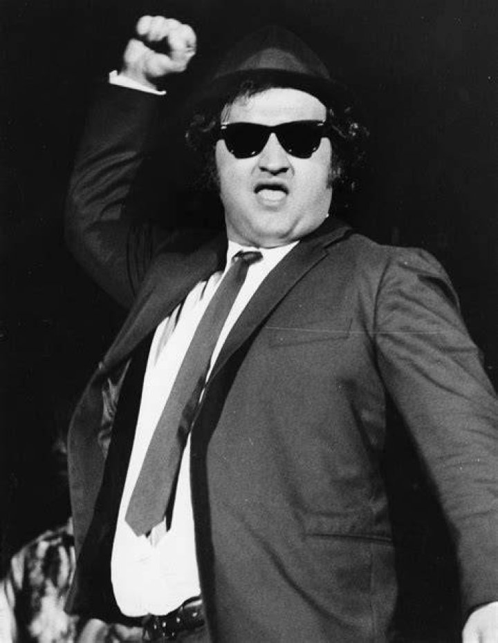 John Belushi promoting his movie "The Blues Brothers" on the radio in Chicago, Illinois in the 1980 summer. | Source: Getty Images