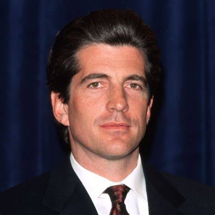 John F. Kennedy, Jr. photographed giving his wife Carolyn a kiss on the cheek during the annual White House Correspondents dinner on May 1, 1999 in Washington, D.C. / Source: Getty Images