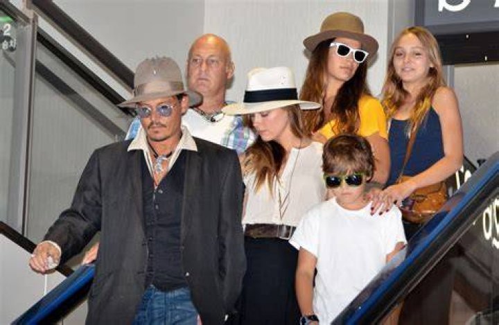 Johnny Depp with parents and sisters Johnny Depp`s family