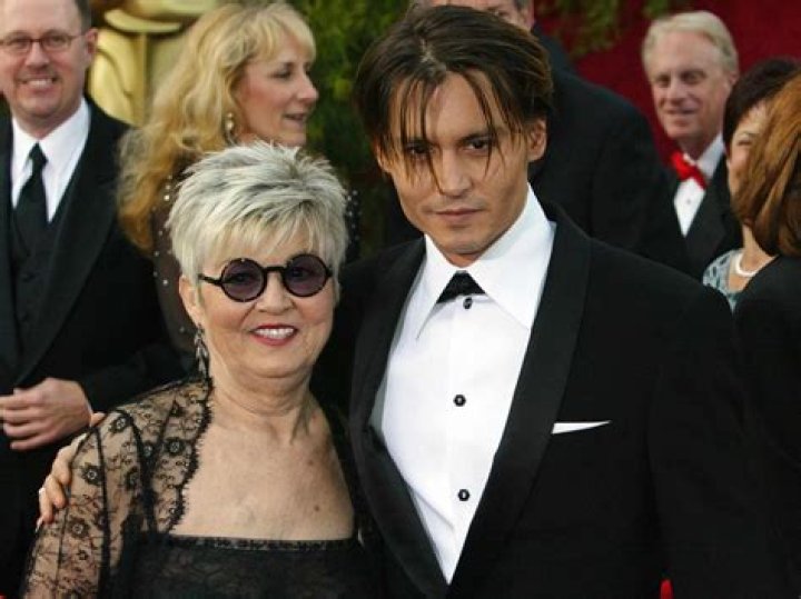 Johnny Depp with his mother Betty Sue Wells and his father John Depp on November 16, 1999 in Hollywood, California | Source: Getty Images