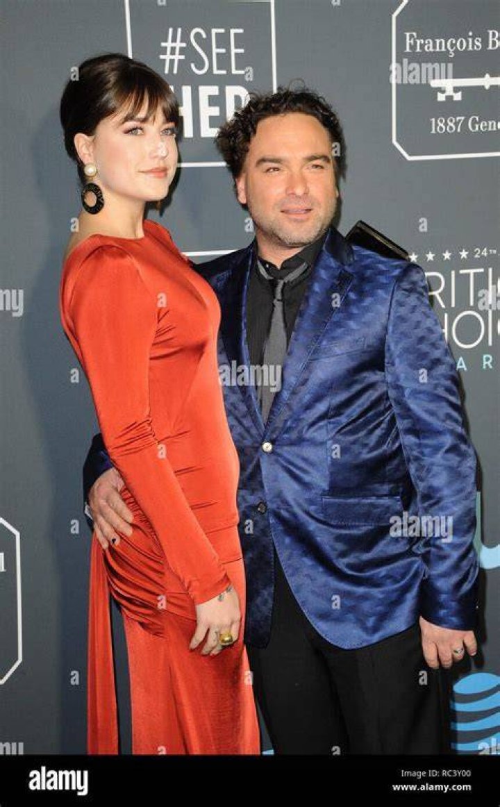 Johnny Galecki and Alaina Meyer arrive at the Statue Of Liberty Museum Opening Celebration at Battery Park. | Photo: Getty Images