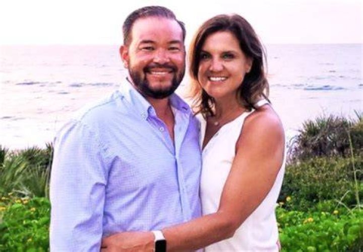 Jon and Kate currently split which of their kids live with which parents