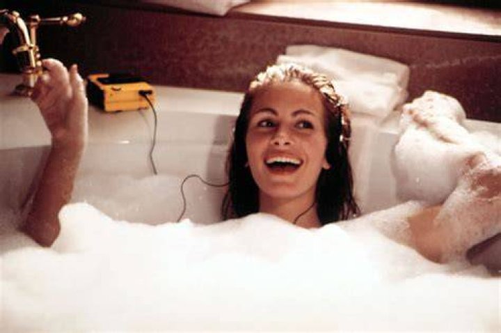 Julia Roberts in a scene from the film "Pretty Woman," 1990. | Source: Getty Images