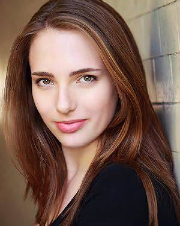Kathleen Cannon as Harmony in A Tiny House Christmas in 2021
