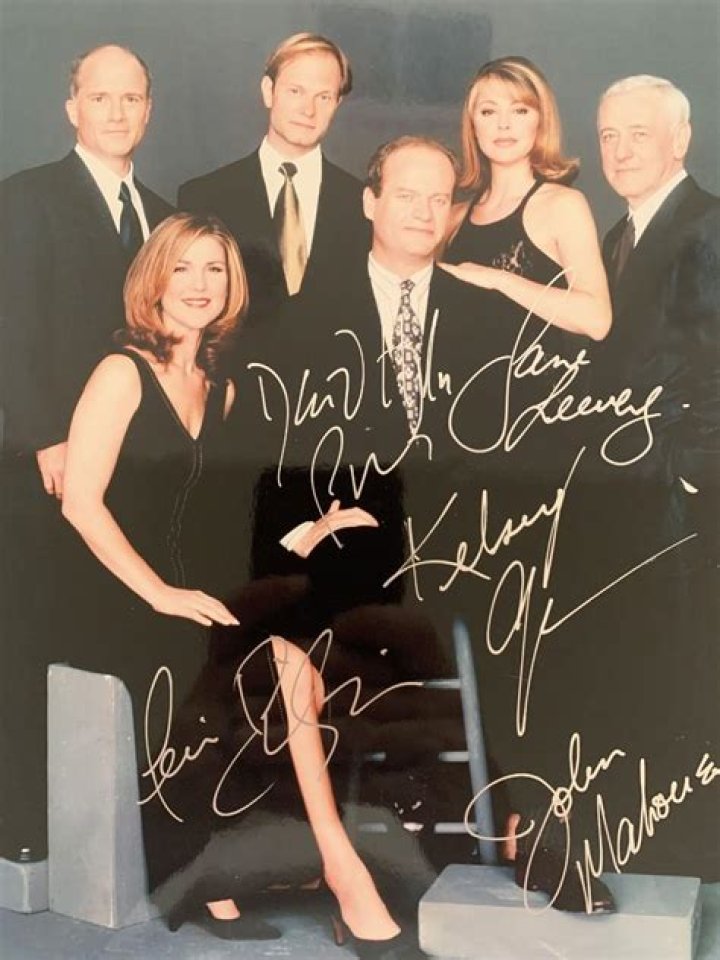 Kelsey Grammer, Peri Gilpin, Jane Leeves, John Mahoney, Moose the Dog, and David Hyde Pierce stars in the NBC series "Fraiser." | Photo: Getty Images