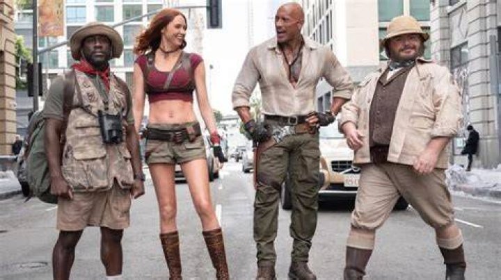 Kevin Hart of 'Jumanji' Cosplays Dwayne Johnson's Iconic Fanny Pack Look in a Hilarious Video