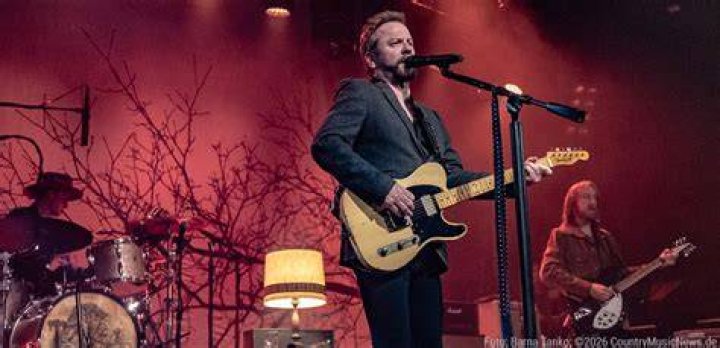 Kiefer Sutherland / Straighttotheheart music and charm make it a night to remember