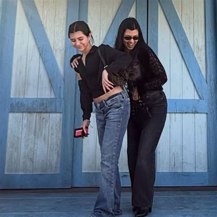 Kourtney Kardashian explaining to her family why the nanny quit | Photo: E! News