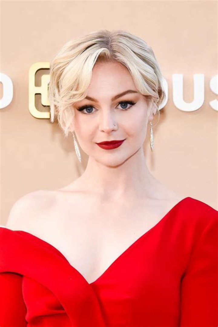 Kris Collins Wiki, Biography, Age, Boyfriend, Family, Facts & More Wikilifeteller The Famous