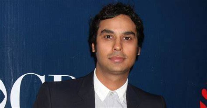 Kunal Nayyar pictured during an Interview on "Conan" [Left] Neha Kapur and Nayyar pictured on a photo for Instagram, 2021. | Photo: YouTube/Team Coco & Instagram/nehakapur