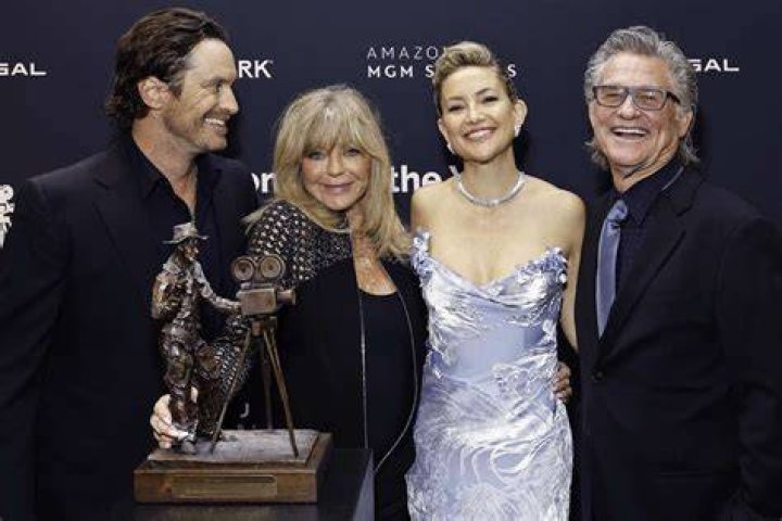 Kurt Russell, Goldie Hawn, Oliver Hudson and his sister Kate Hudson pose at the post-premiere party for "Dark Blue" on Febraury 12, 2003 | Source: Getty Images