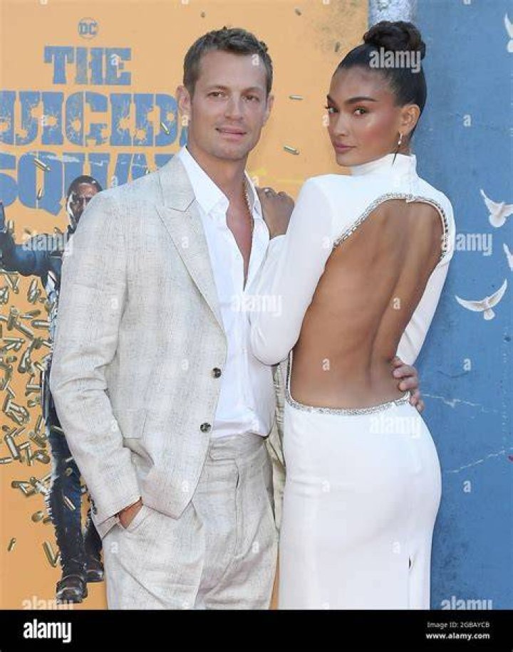 (L-R) Joel Kinnaman and Kelly Gale attend the Warner Bros. premiere of "The Suicide Squad" at Regency Village Theatre, on August 2, 2021, in Los Angeles, California. | Source: Getty Images